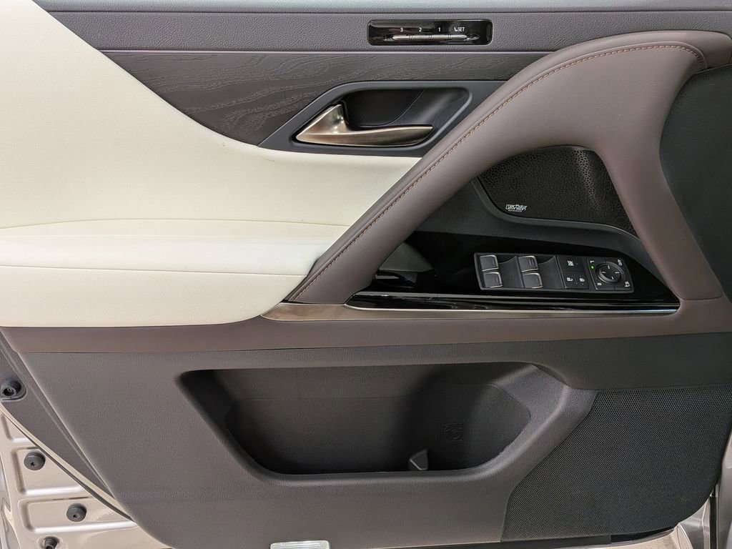 New 2025 Lexus LX 600 4WD w/ Luxury Package image 19