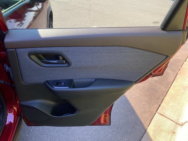 Used 2023 Nissan Rogue S FWD image 33