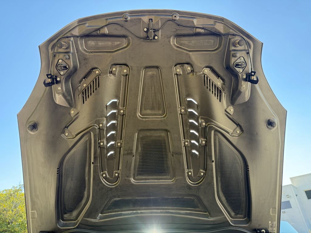 Used 2025 Aston Martin Vanquish image 40