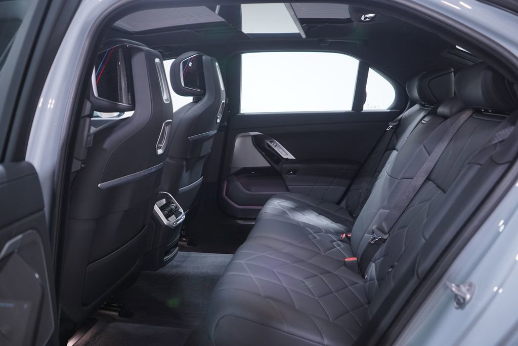 Used 2025 BMW i7 eDrive50 w/ M Sport Package image 9