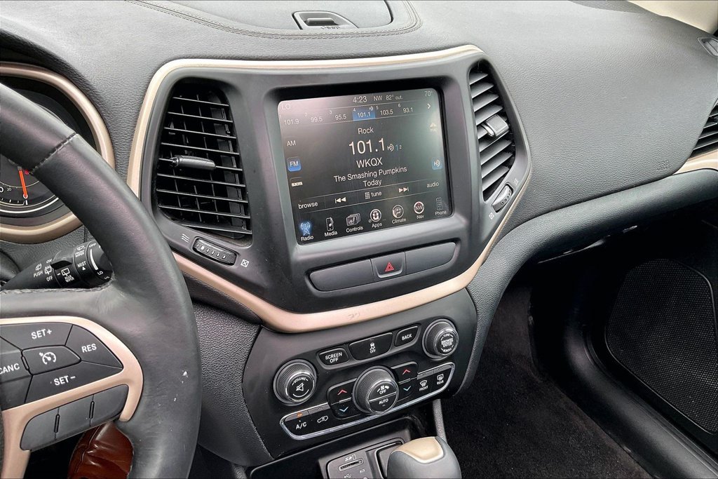 Used 2016 Jeep Cherokee Limited AWD/4WD image 7