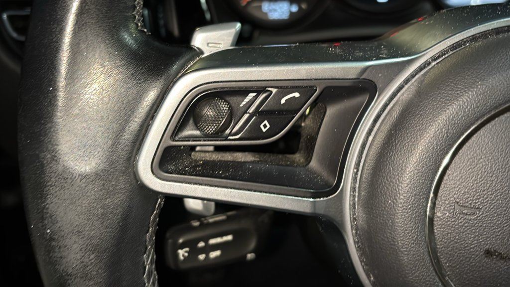 Used 2020 Porsche Macan AWD/4WD image 15