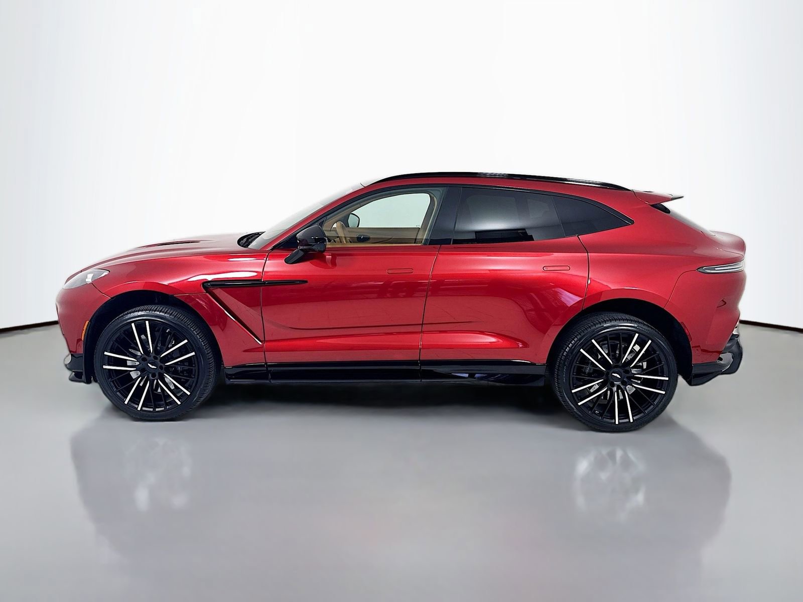Used 2024 Aston Martin DBX 707 image 4