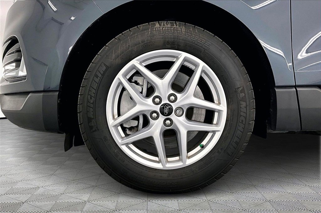 Used 2024 Ford Edge SEL w/ Convenience Package image 9