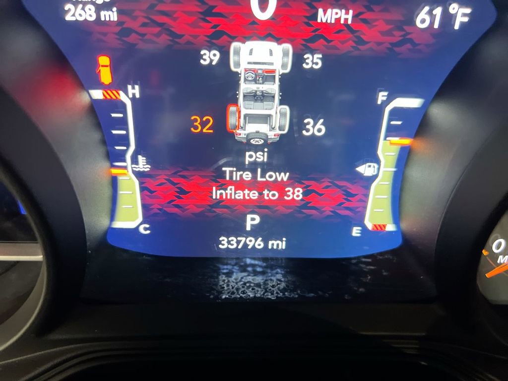 Used 2025 Jeep Wrangler Sahara image 13
