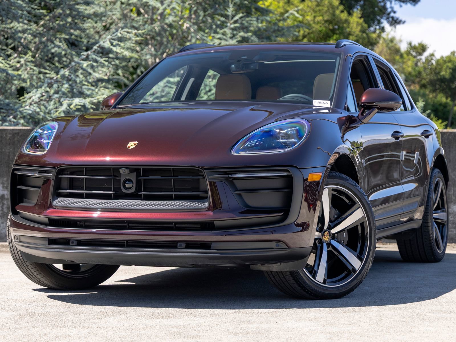 Certified 2026 Porsche Macan AWD/4WD image 1