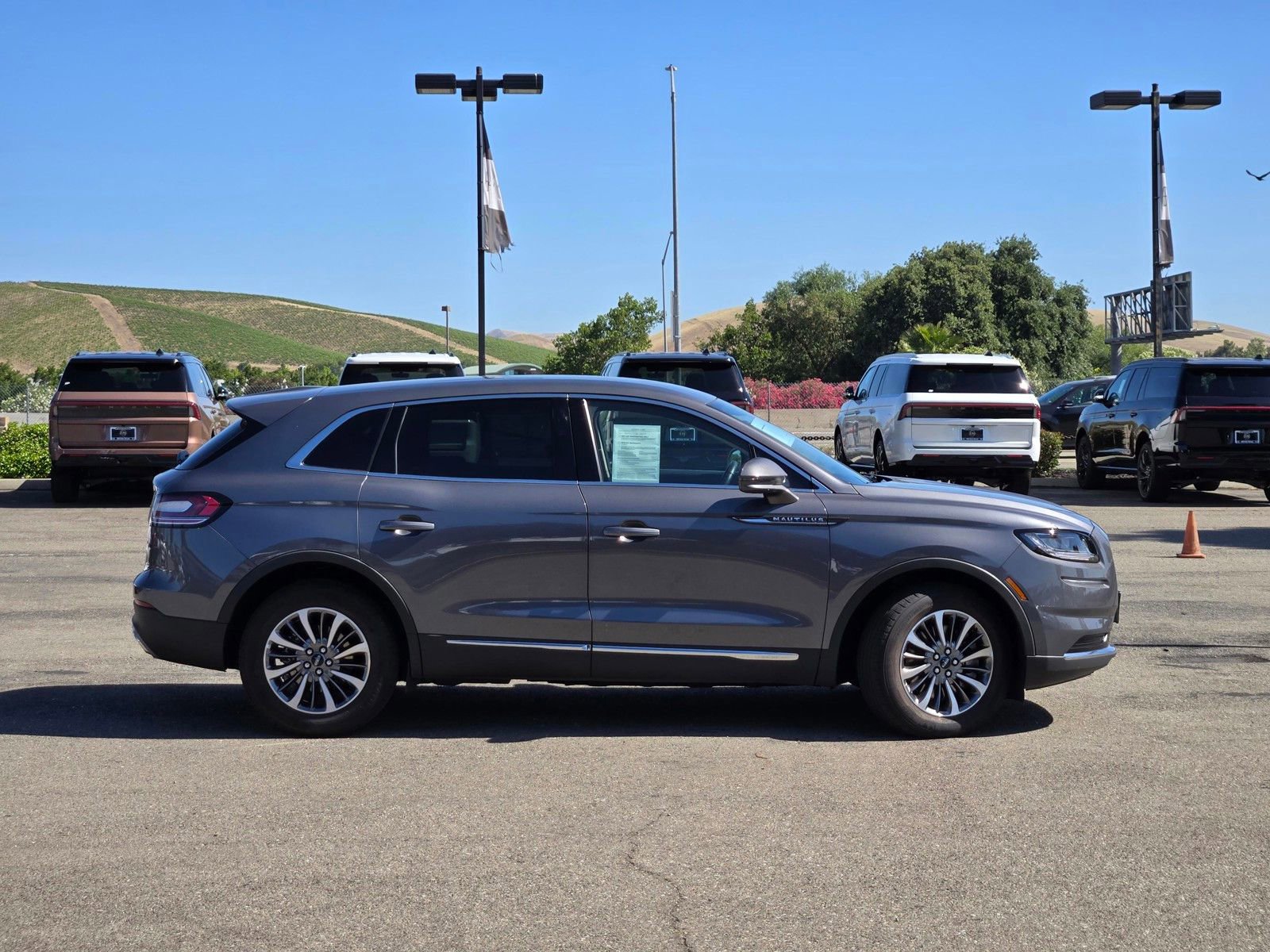 Certified 2022 Lincoln Nautilus FWD w/ Premium Package image 3