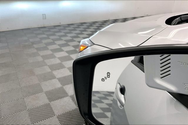 New 2025 Nissan Versa SR w/ Trunk Package image 29