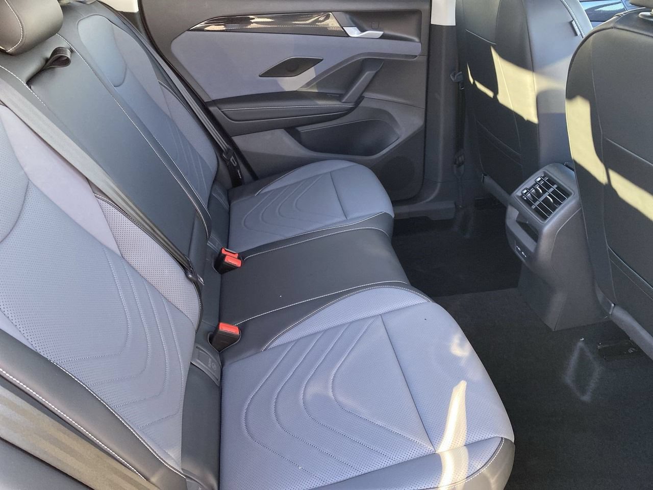 New 2026 Volkswagen Tiguan SE FWD image 9