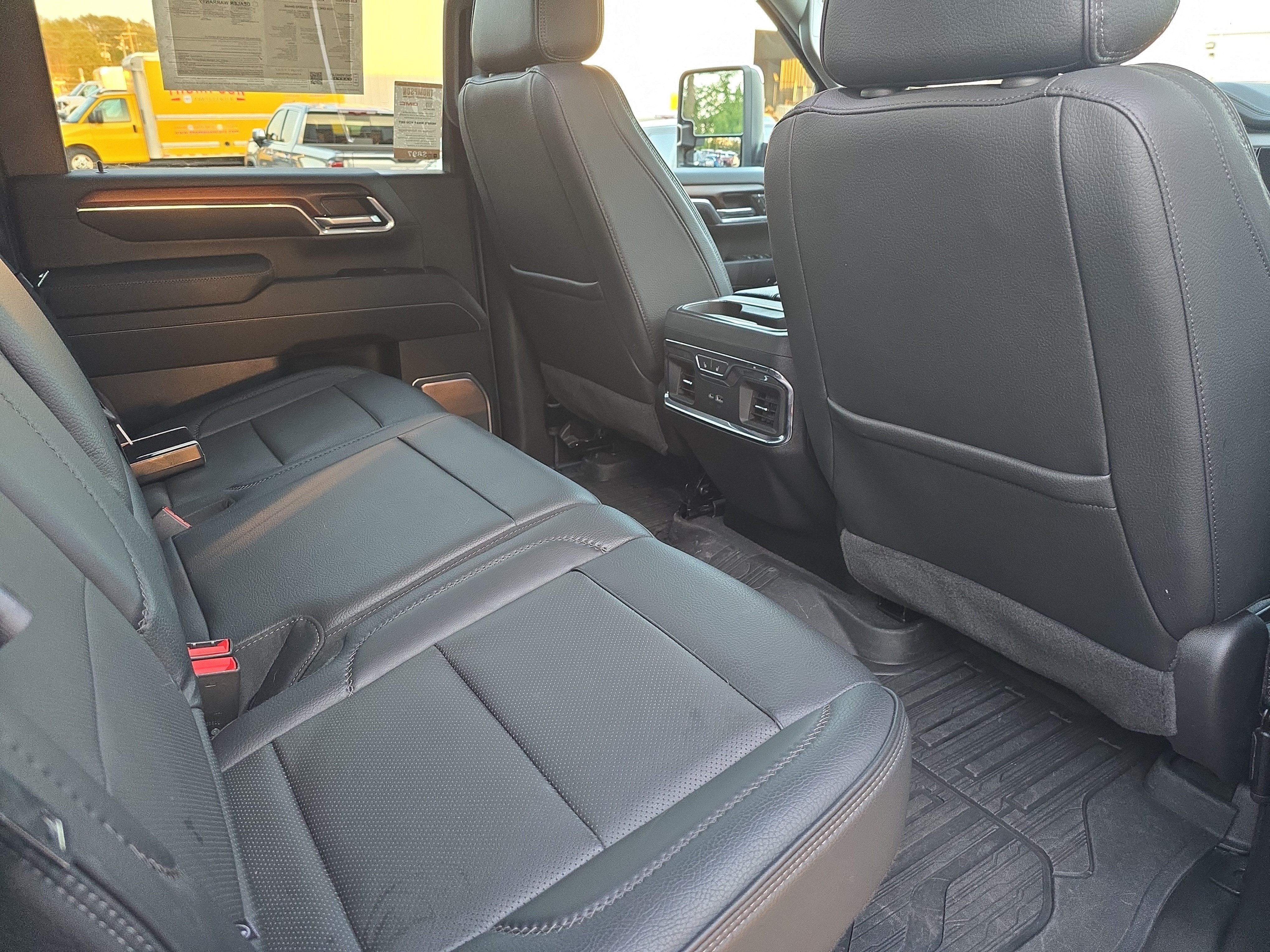 Used 2024 GMC Sierra 2500 Denali w/ Denali Reserve Package AWD/4WD image 11