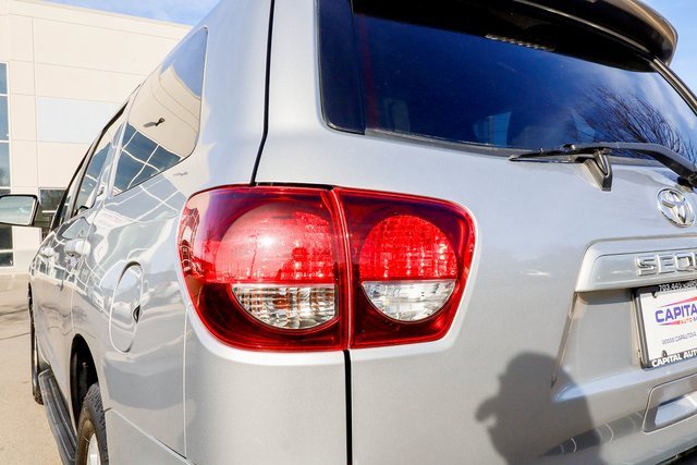 Used 2018 Toyota Sequoia SR5 image 19