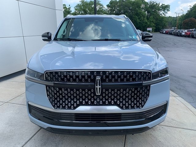 New 2027 Lincoln Navigator Premiere AWD/4WD image 9