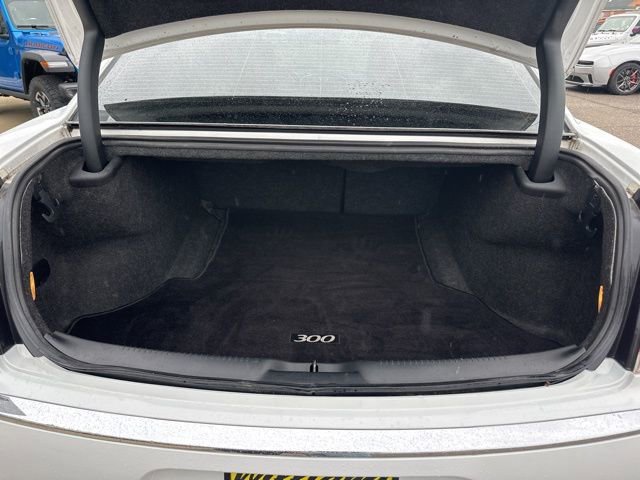Used 2017 Chrysler 300 C w/ Safetytec Plus Group AWD/4WD image 28