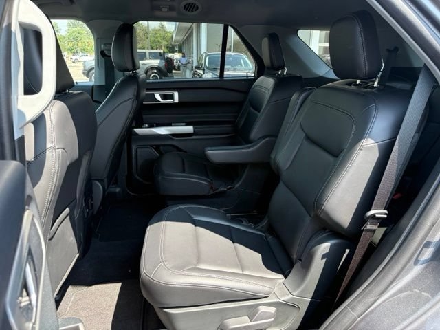 Used 2024 Ford Explorer XLT w/ Equipment Group 202A AWD/4WD image 18