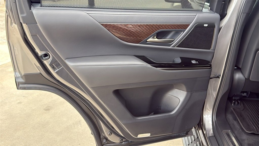 Used 2024 Lexus LX 600 4WD w/ Ultra Luxury Package image 16