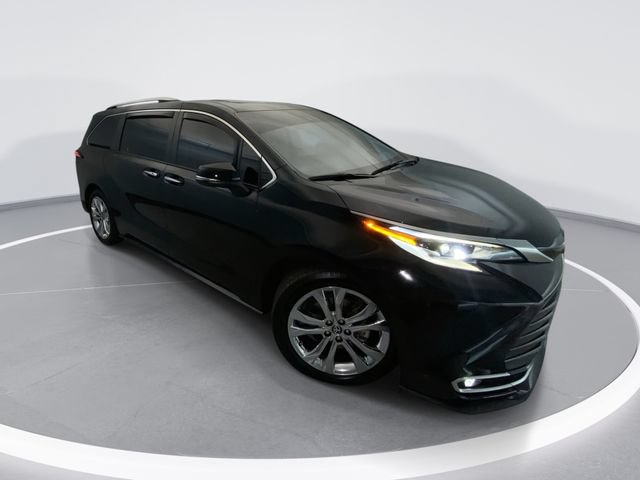 Used 2023 Toyota Sienna Platinum FWD image 1