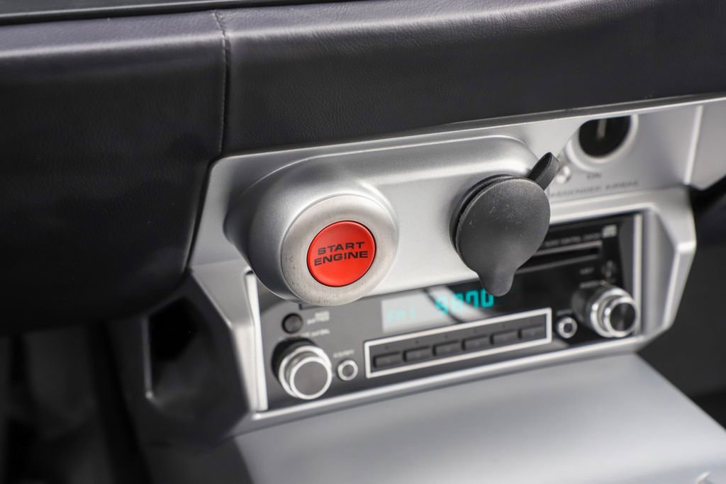 Used 2006 Ford GT RWD image 33