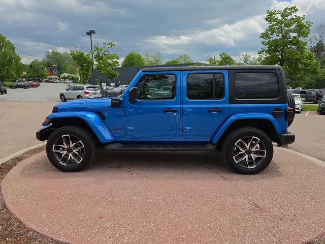 Used 2024 Jeep Wrangler Unlimited w/ Convenience Group AWD/4WD image 2