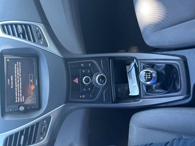 Used 2015 Hyundai Elantra SE FWD image 2