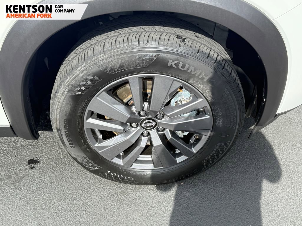 Used 2025 Nissan Pathfinder SV image 16