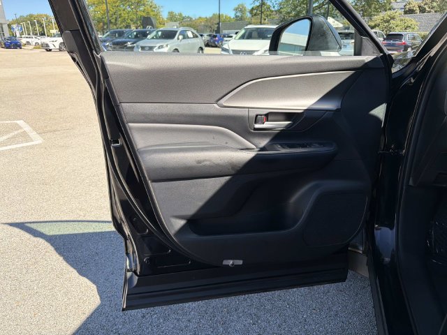 Used 2024 Toyota Grand Highlander AWD image 17