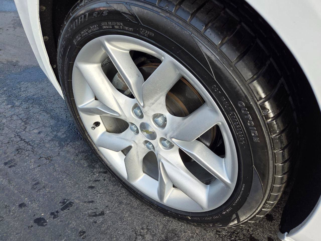 Used 2015 Chevrolet Impala LT FWD image 10