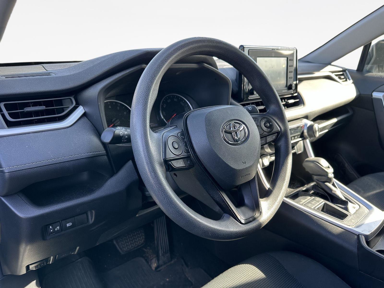 Used 2021 Toyota RAV4 LE image 11