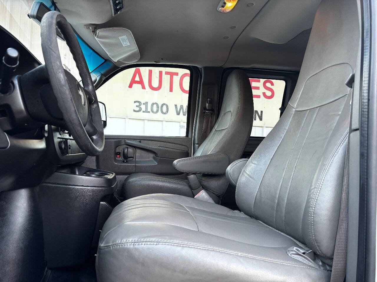 Used 2014 GMC Savana 3500 LS image 10