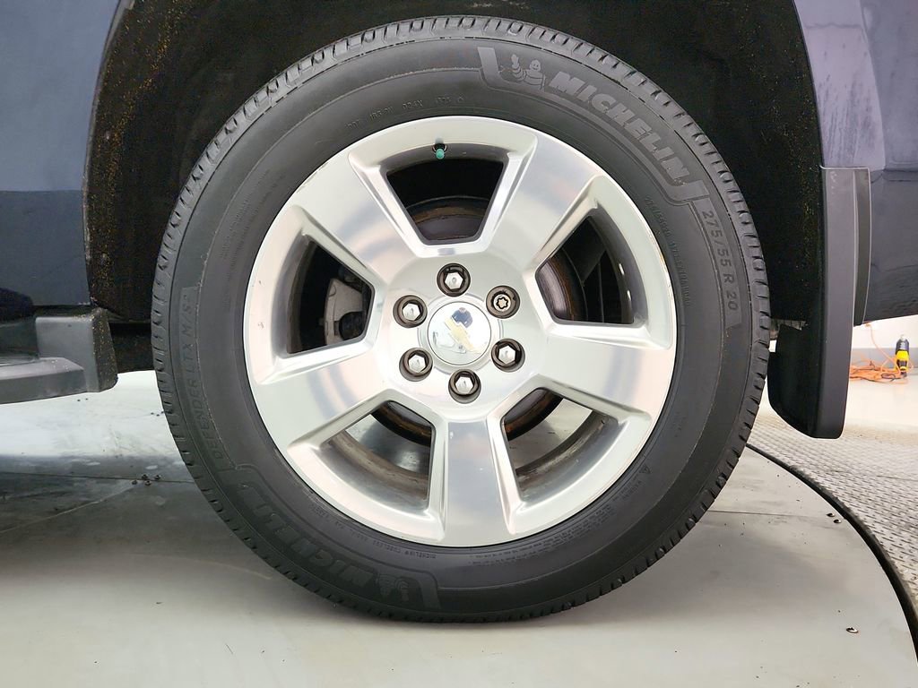 Used 2020 Chevrolet Tahoe LT w/ Luxury Package AWD/4WD image 39