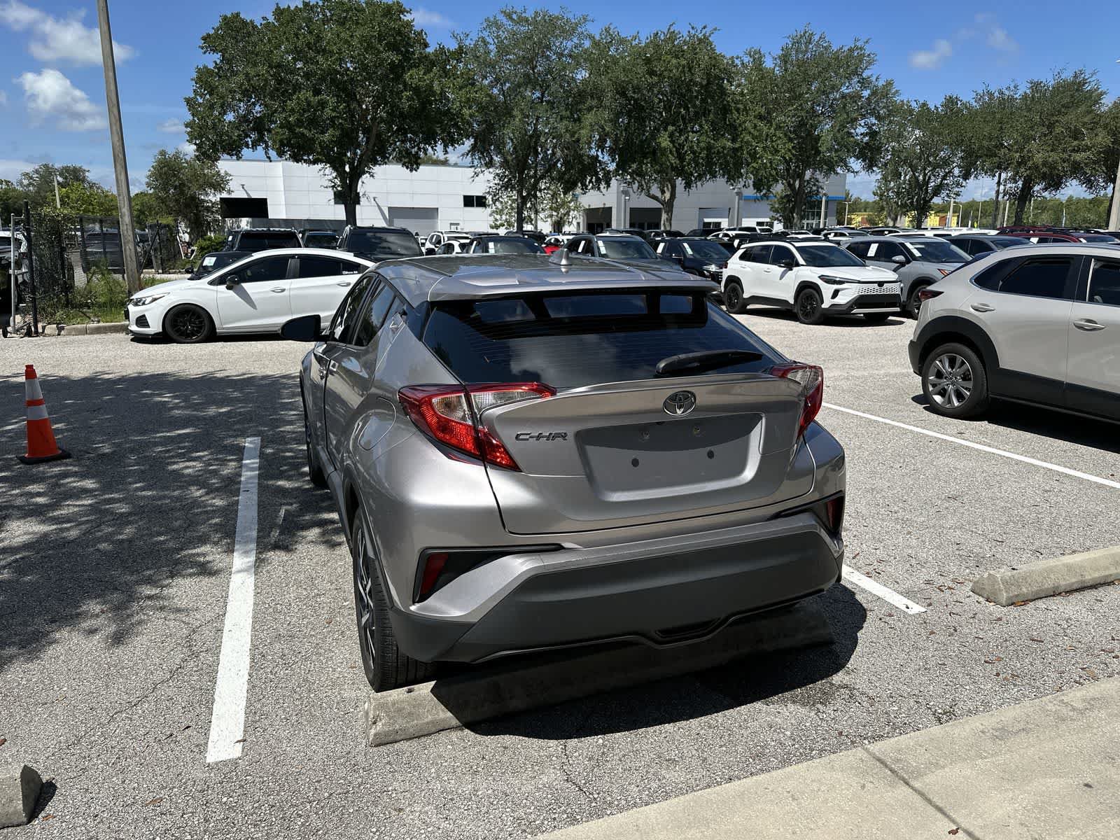 Used 2020 Toyota C-HR XLE FWD image 6