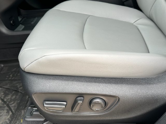 Used 2026 Toyota Sienna XLE FWD image 24