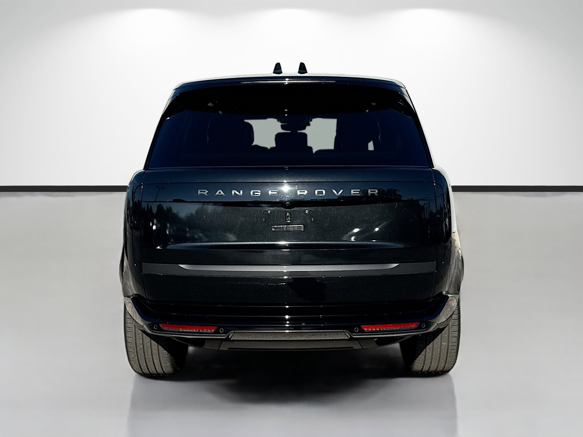 Used 2025 Land Rover Range Rover SE AWD/4WD image 4