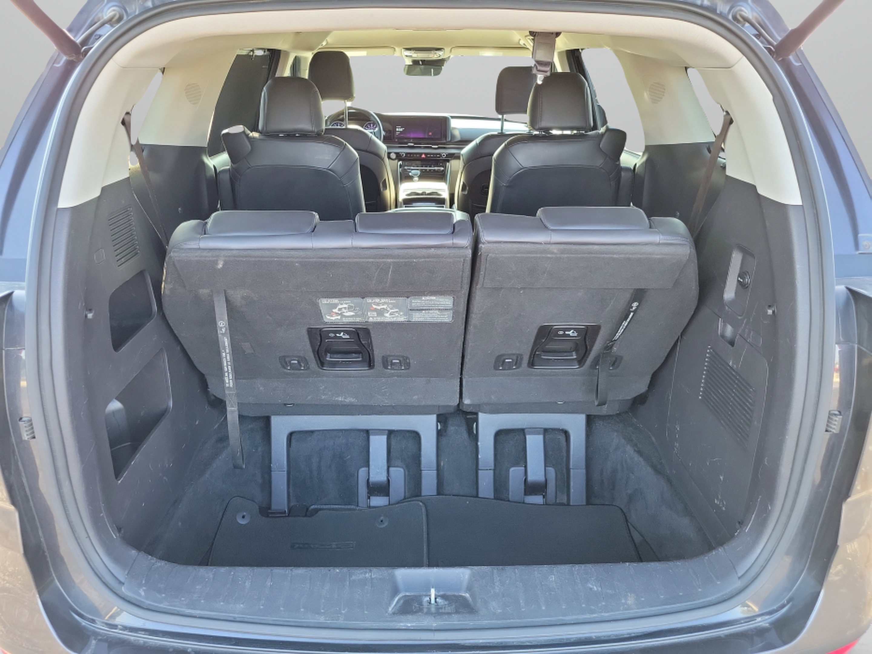 Used 2023 Kia Carnival EX FWD image 7
