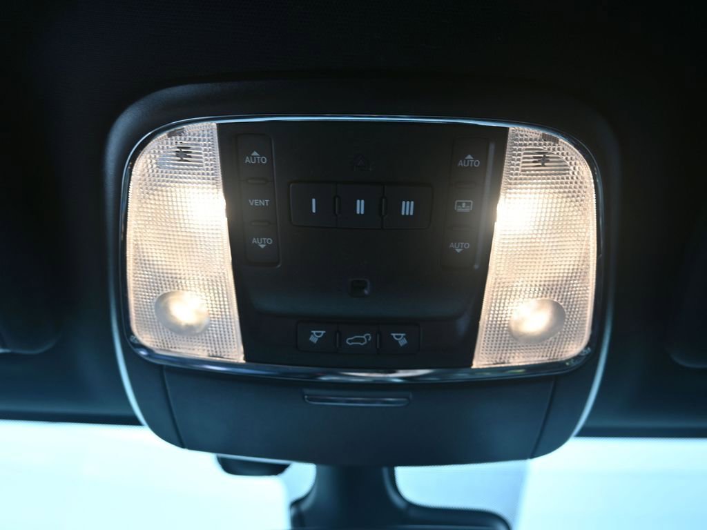 Used 2020 Jeep Grand Cherokee Limited X image 12