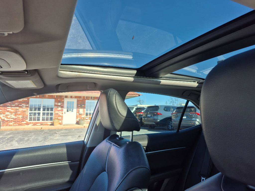 Used 2019 Toyota Camry XSE image 16