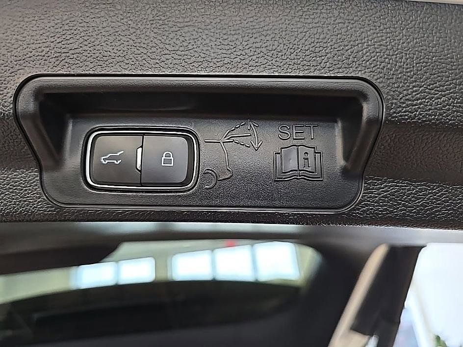 Used 2023 Ford Explorer XLT w/ Equipment Group 202A AWD/4WD image 30