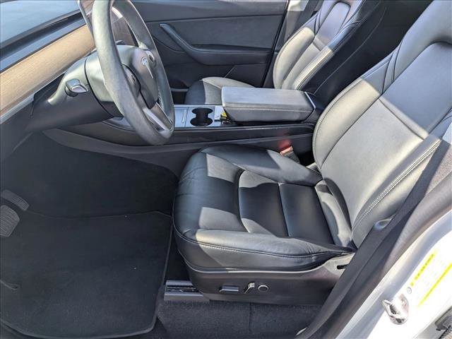 Used 2022 Tesla Model Y Long Range image 10