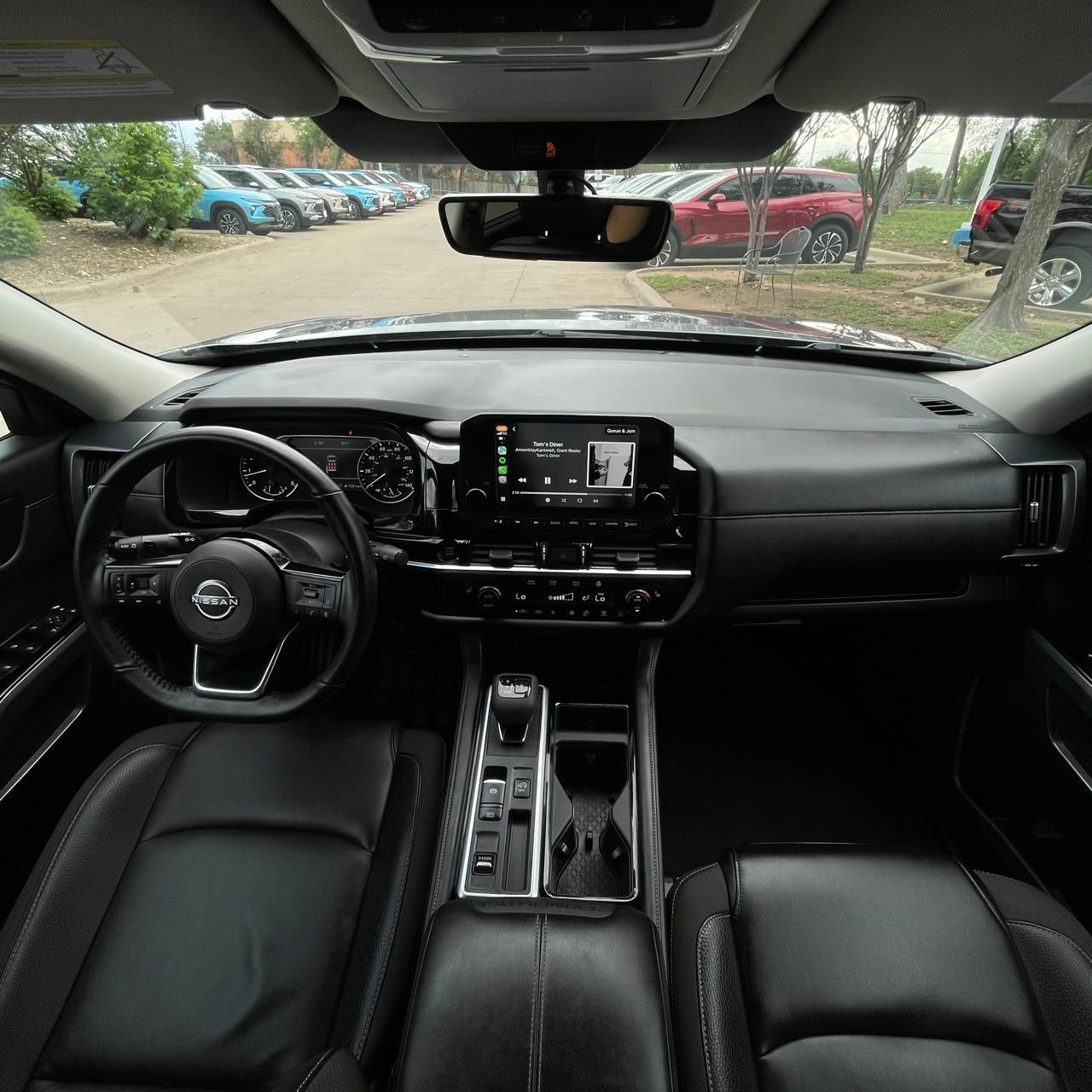 Used 2025 Nissan Pathfinder SL image 11