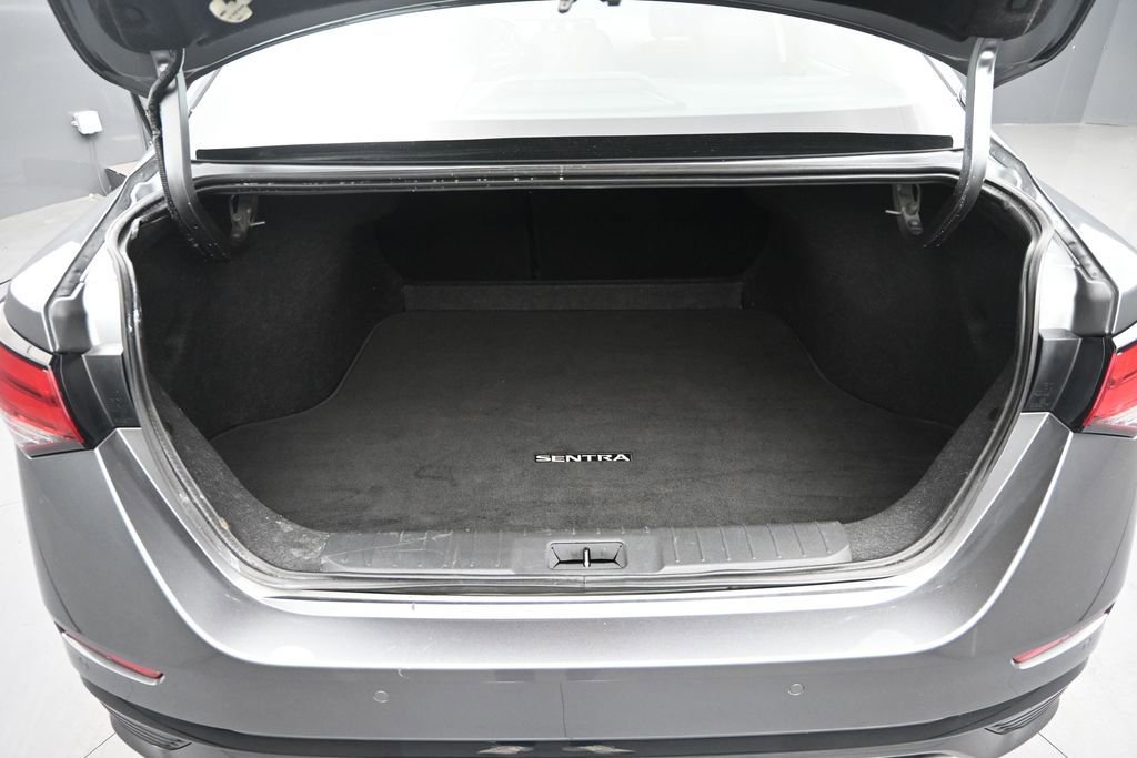 Used 2025 Nissan Sentra SR FWD image 11