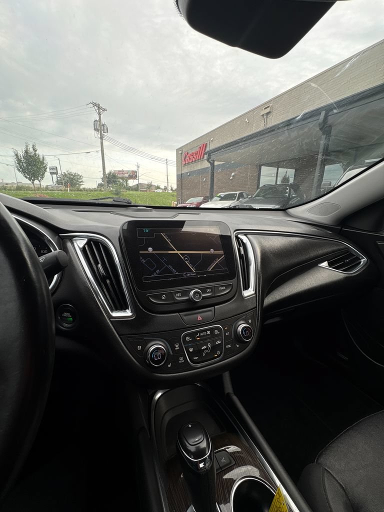 Used 2017 Chevrolet Malibu Premier w/ Driver Confidence Package FWD image 11