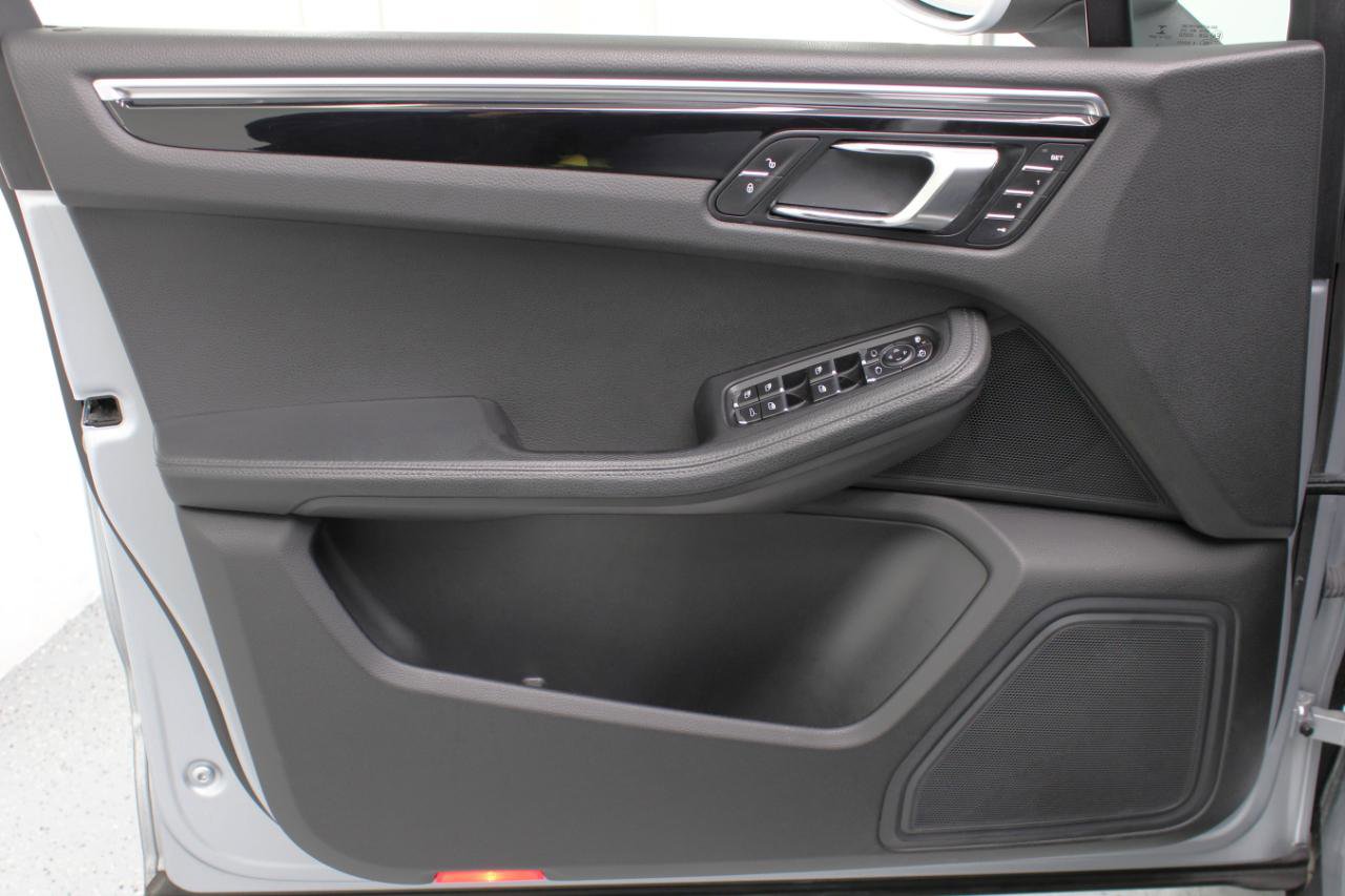 Used 2016 Porsche Macan S image 34