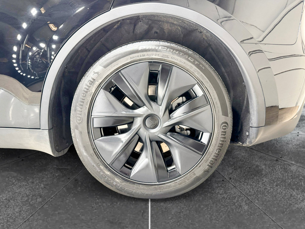 Used 2025 Tesla Model Y Long Range AWD/4WD image 31