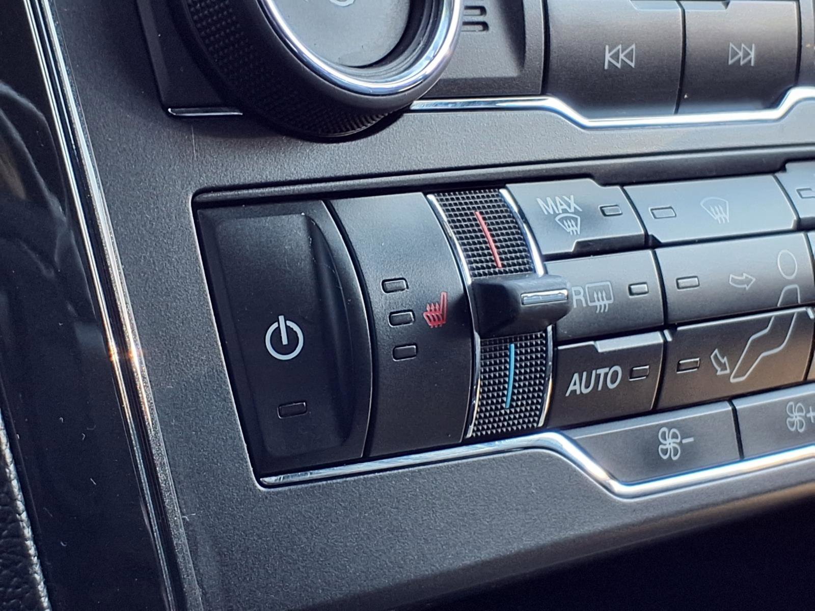 Used 2017 Ford Explorer XLT w/ Equipment Group 202A FWD image 5