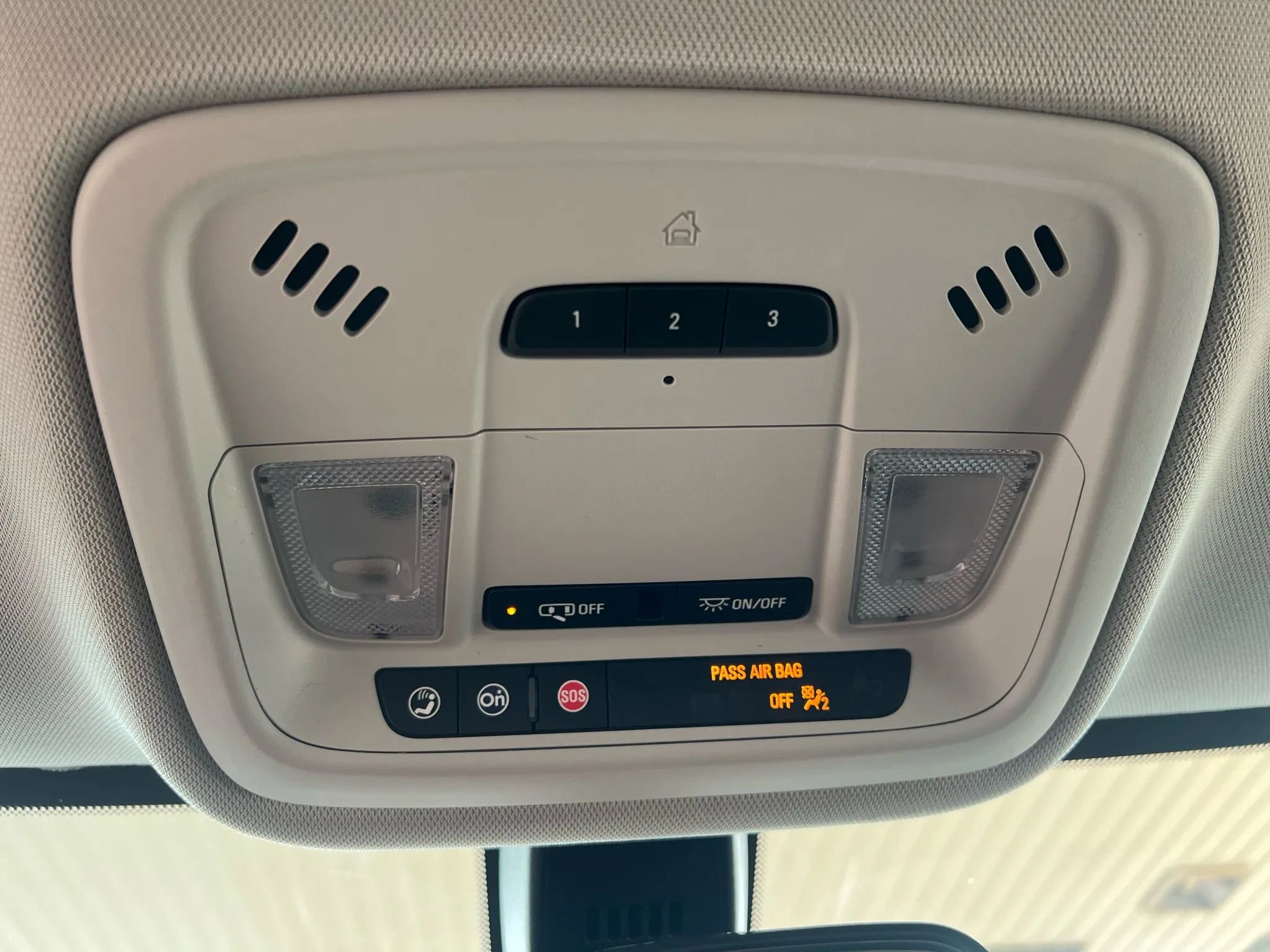 Used 2021 Chevrolet Traverse LT image 30