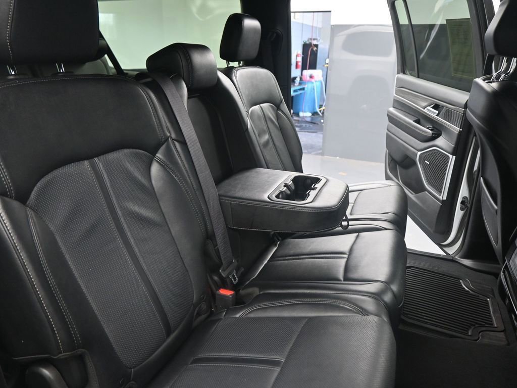 Used 2024 Jeep Wagoneer L Series II w/ Flexible Seating Group image 19