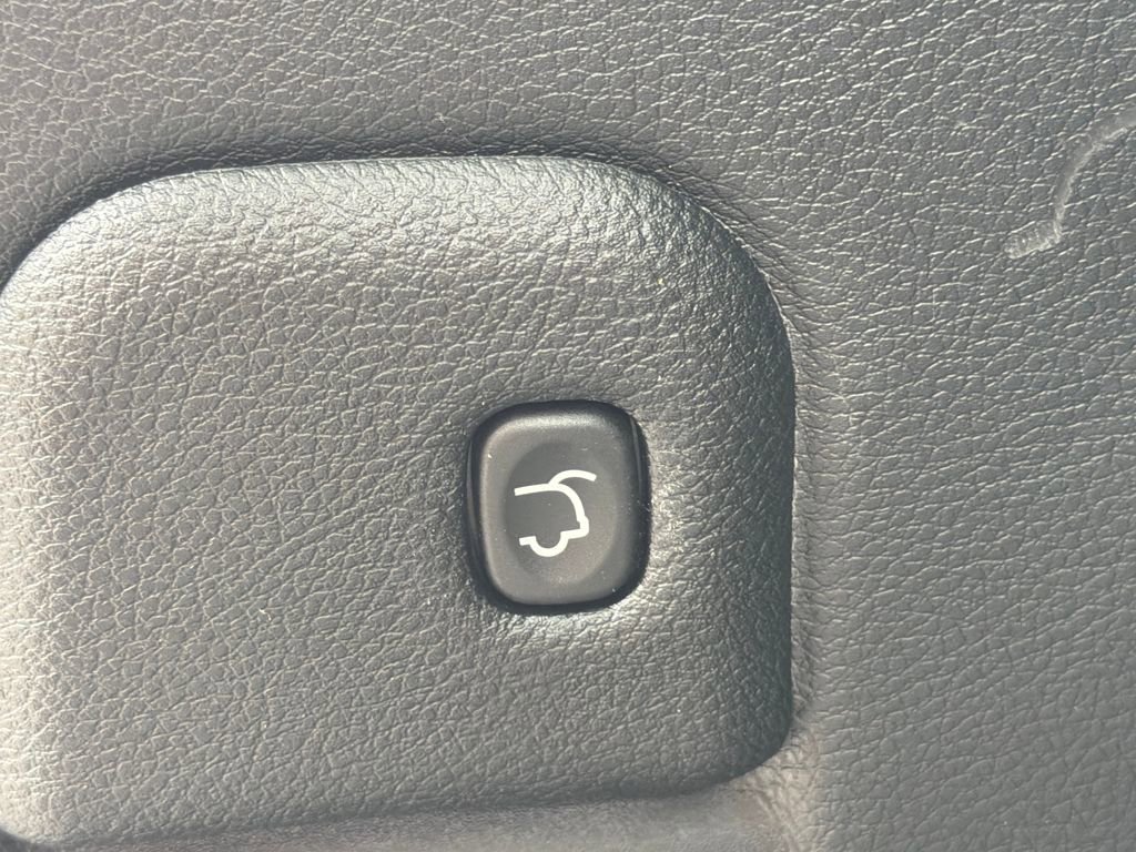 Used 2018 Jeep Grand Cherokee Overland w/ Trailer Tow Group IV image 31