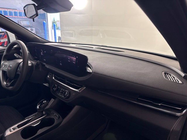Used 2025 Buick Envista Preferred FWD image 30