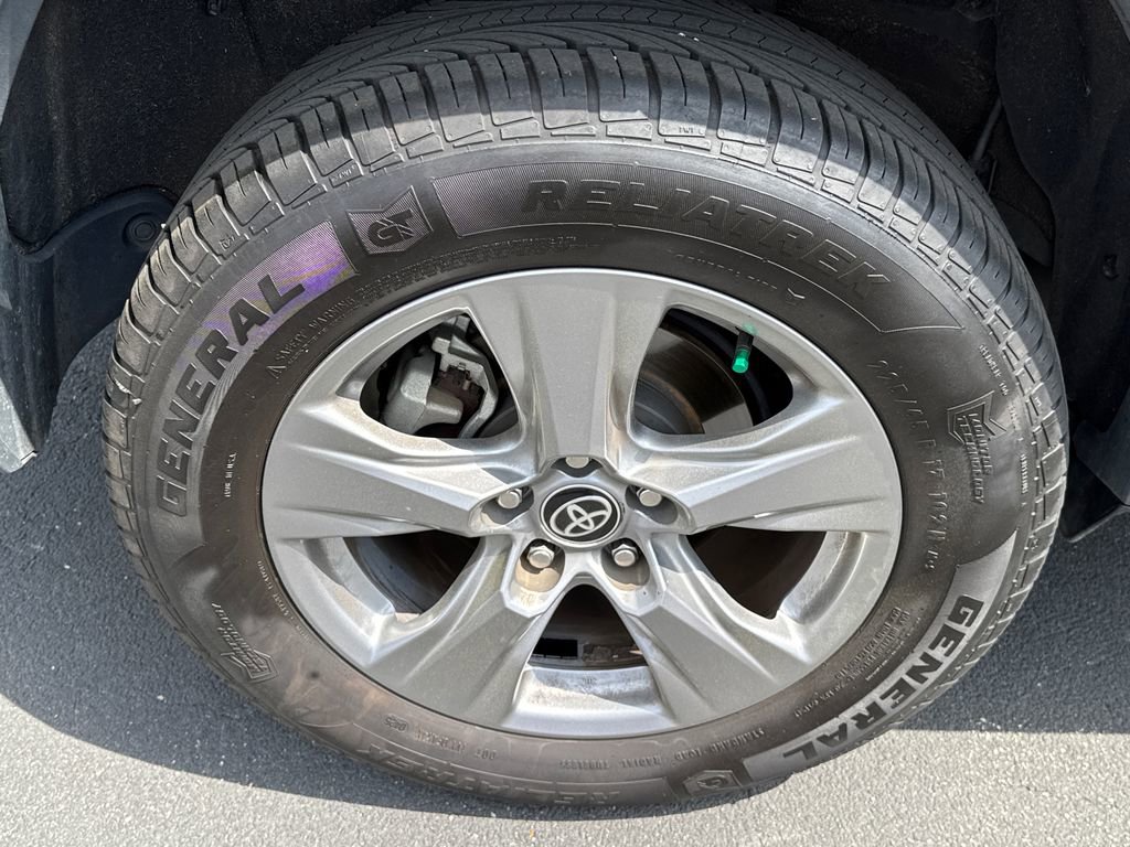 Used 2022 Toyota RAV4 XLE image 17