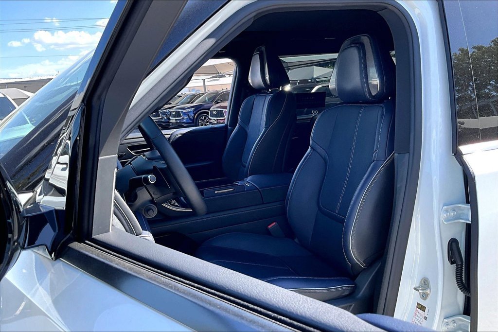 Used 2026 INFINITI QX80 4WD w/ Sport Exterior Package image 33