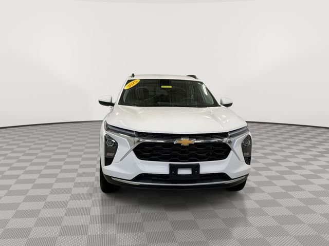 Certified 2025 Chevrolet Trax LT w/ LT Convenience Package FWD image 3
